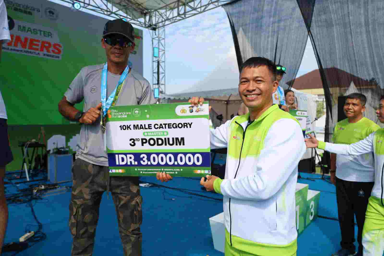 Komandan Bersama Prajurit Lanal Dumai Meriahkan Riau Bhayangkara Run 2026, Perkokoh Soliditas TNI-Polri Wujudkan Riau Yang Sehat, Hijau dan Lestari* Komandan Bersama Prajurit Lanal Dumai Meriahkan Riau Bhayangkara Run 2026, Perkokoh Soliditas TNI-Polri Wujudkan Riau Yang Sehat, Hijau dan Lestari*