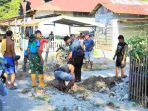 Semangat Kebersamaan Satgas TMMD ke-129 Kodim 1505/Tidore dan Warga Terus Menggelora di Lokasi Pembangunan Drainase Semangat Kebersamaan Satgas TMMD ke-129 Kodim 1505/Tidore dan Warga Terus Menggelora di Lokasi Pembangunan Drainase