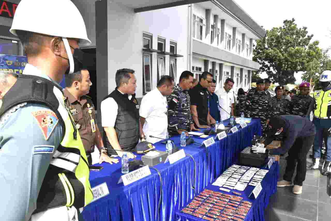 JAGA MASA DEPAN GENERASI MUDA, TIM GABUNGAN TNI AL GAGALKAN UPAYA PENYELUNDUPAN RATUSAN LIQUID VAPE MENGANDUNG NARKOTIKA DI PERAIRAN BATAM JAGA MASA DEPAN GENERASI MUDA, TIM GABUNGAN TNI AL GAGALKAN UPAYA PENYELUNDUPAN RATUSAN LIQUID VAPE MENGANDUNG NARKOTIKA DI PERAIRAN BATAM