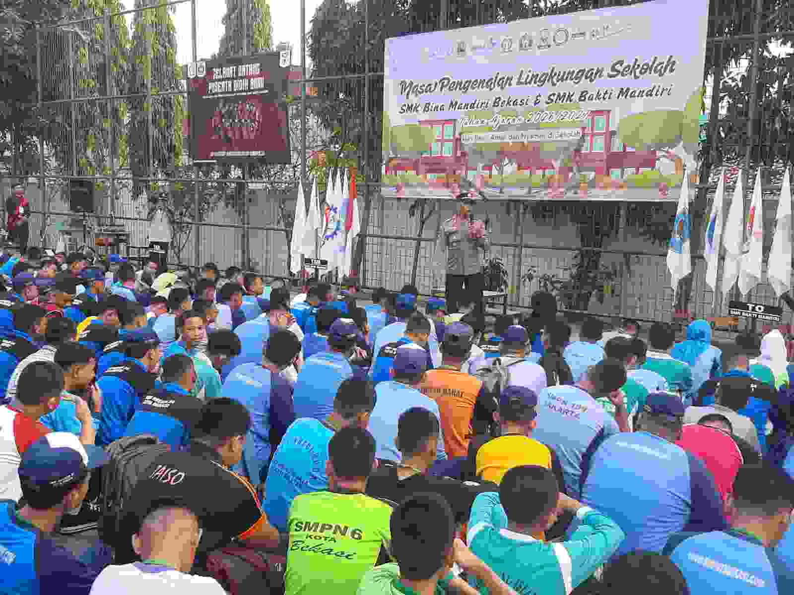 Jaga Jakarta On The Spot Waka Polsek Bekasi Barat Berikan Binluh Disiplin, Tertib Berlalu Lintas, dan Bahaya Narkoba kepada Siswa SMK Bina Mandiri Jaga Jakarta On The Spot Waka Polsek Bekasi Barat Berikan Binluh Disiplin, Tertib Berlalu Lintas, dan Bahaya Narkoba kepada Siswa SMK Bina Mandiri
