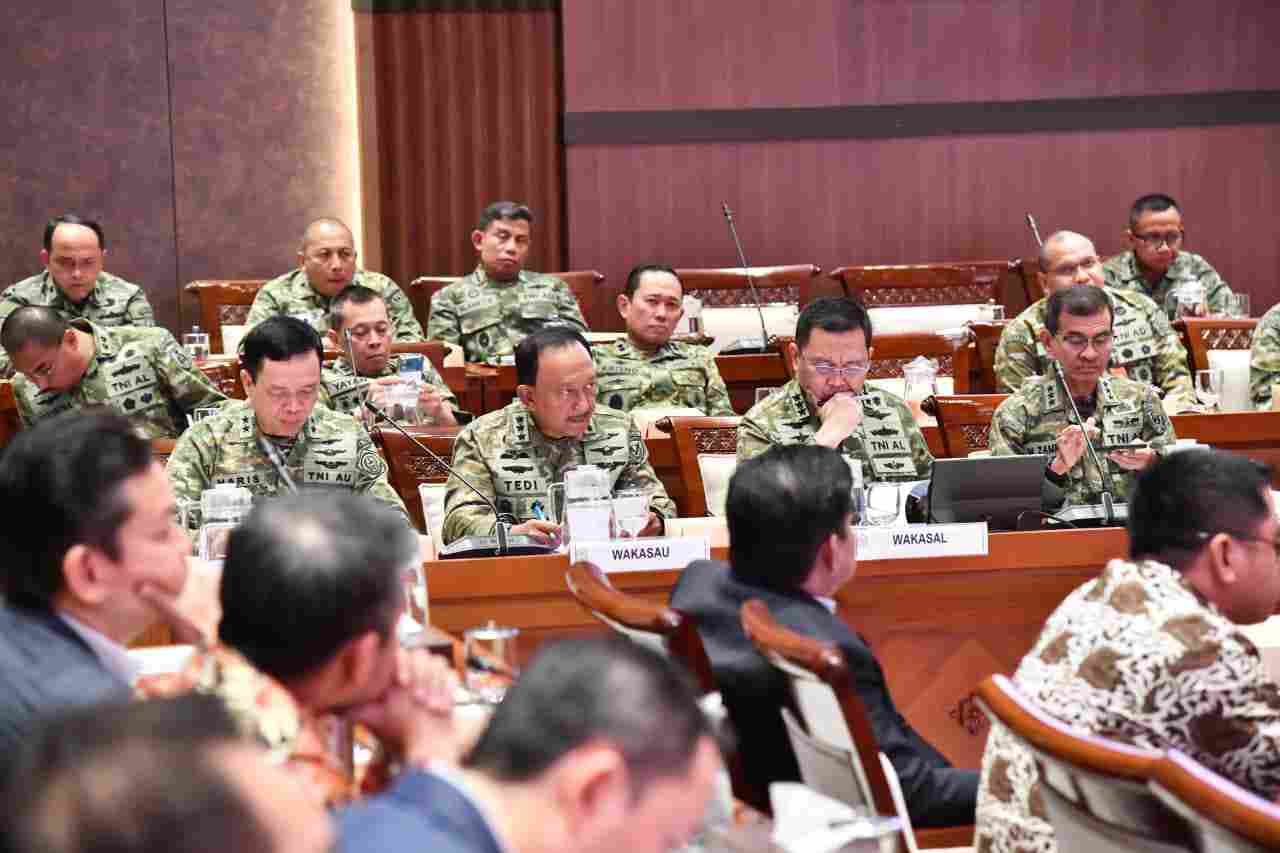 Wakasau Hadiri Raker Komisi I DPR RI Bahas Persetujuan Penerimaan Hibah Alpalhankam TNI Wakasau Hadiri Raker Komisi I DPR RI Bahas Persetujuan Penerimaan Hibah Alpalhankam TNI