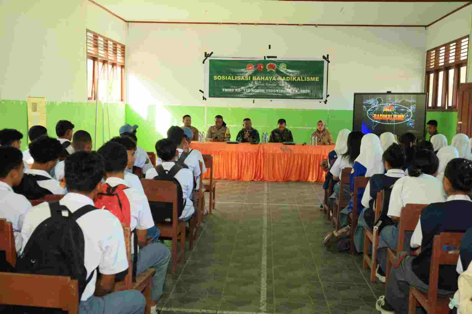 Bentengi Generasi Muda dari Paham Radikal, Satgas TMMD Ke-129 Kodim 1505/Tidore Gelar Sosialisasi di SMA Negeri 6 Haltim