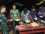 Jaga Stamina Demi Pengabdian, Satgas TMMD Ke-129 Kodim 1807/Sorong Selatan Bagikan Vitamin dan Santap Malam Bersama Warga