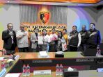 Desk Ketenagakerjaan Polri dan Kemnaker Selesaikan Perselisihan PHK 134 Pekerja PT Amos Indah Indonesia Desk Ketenagakerjaan Polri dan Kemnaker Selesaikan Perselisihan PHK 134 Pekerja PT Amos Indah Indonesia