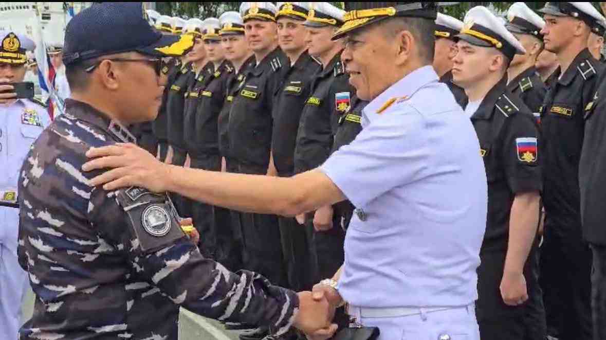 PERKUAT DIPLOMASI MARITIM, DELEGASI TNI AL SAMBUT KEDATANGAN SATGAS LATMA ORRUDA 2026 DI VLADIVOSTOK, RUSIA