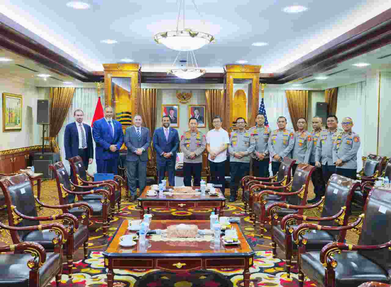 Kapolri Terima Audiensi Direktur FBI, Perkuat Kerja Sama Penanggulangan Kejahatan Transnasional