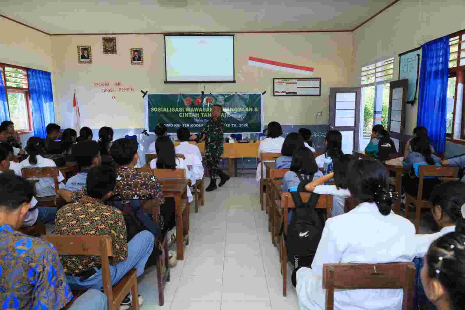 Dari Sekolah untuk Indonesia, TMMD ke-129 Kodim 1505/Tidore Bekali Pelajar dengan Wawasan Kebangsaan