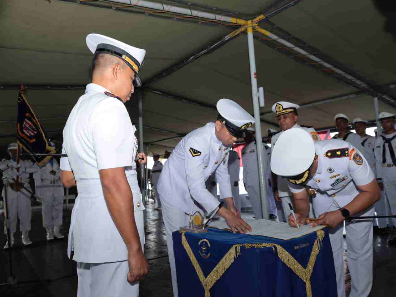 Jabatan Strategis Komandan KRI Teluk Manado-537 Resmi Diserahterimakan