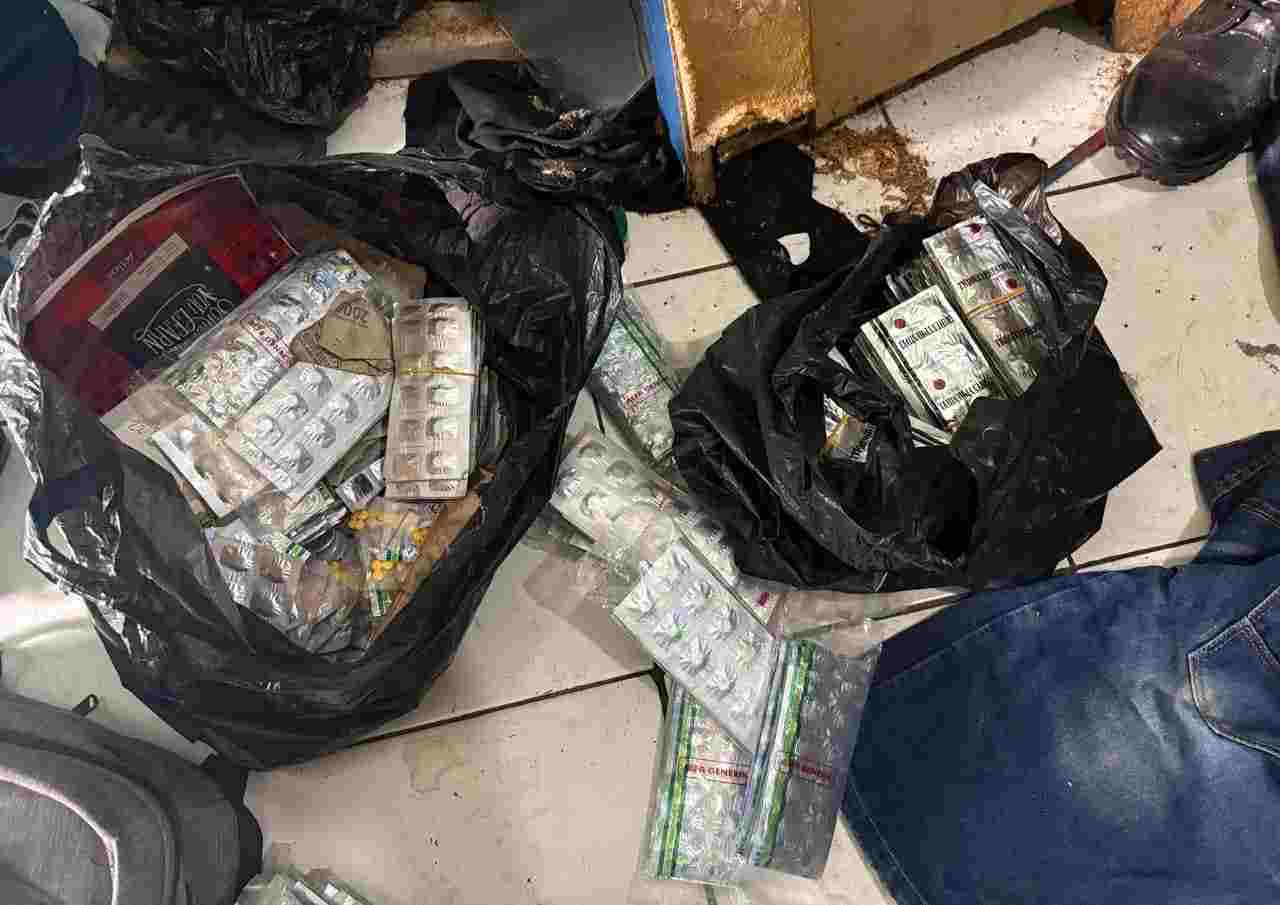 SAT RESNARKOBA POLRES METRO BEKASI KOTA UNGKAP KASUS PEREDARAN OBAT BERBAHAYA DI BANTAR GEBANG
