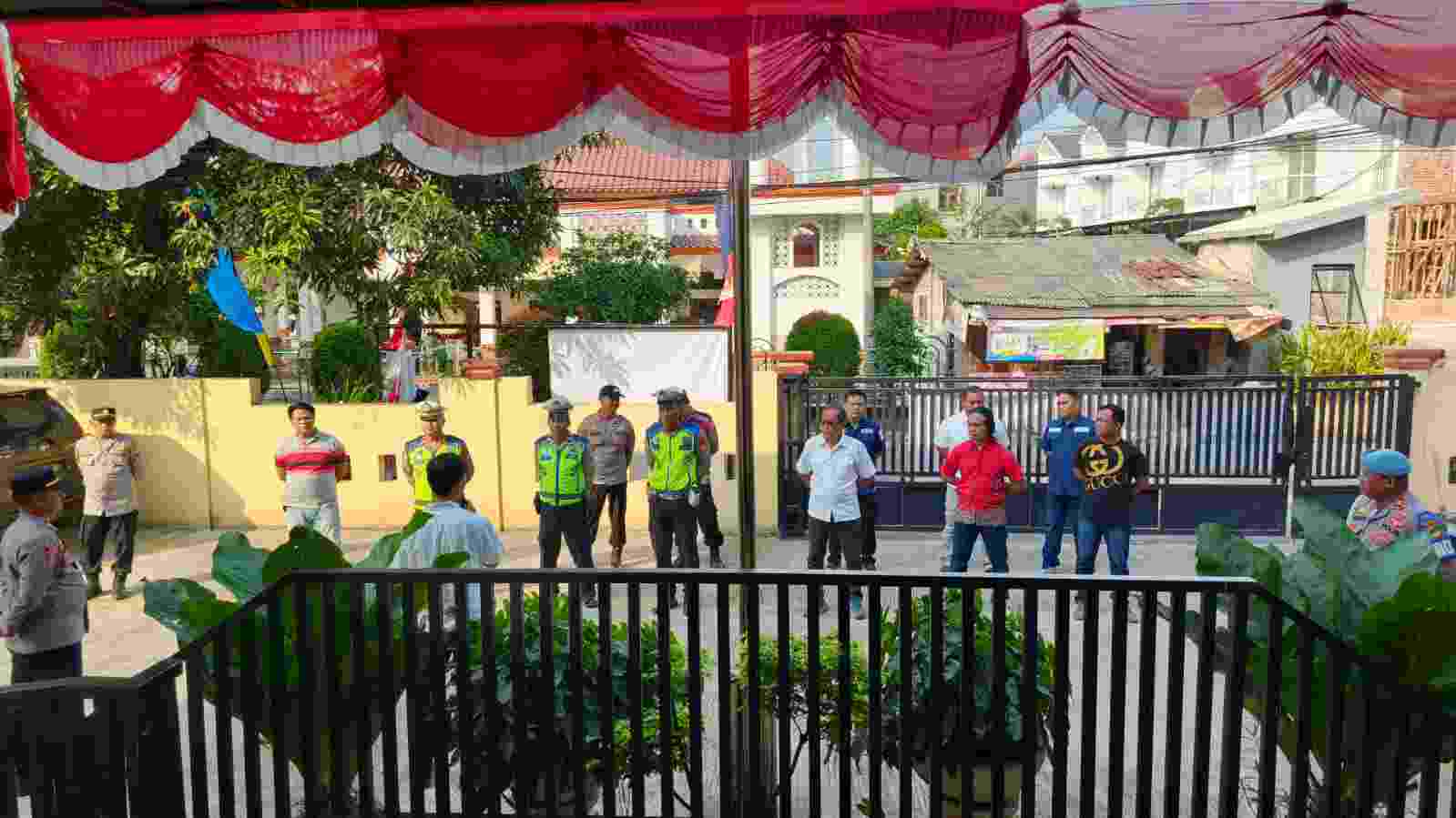 POLSEK JATIASIH LAKSANAKAN KEGIATAN JAGA BEKASI ON THE SPOT DAN PENYERAPAN ASPIRASI MASYARAKAT